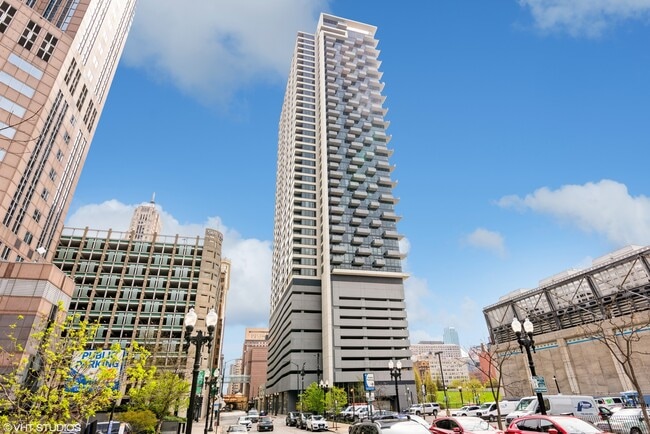 Photo - 235 W Van Buren St Condo