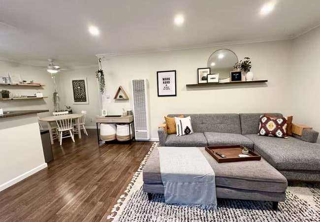 Building Photo - 1522 Centinela Ave Rental
