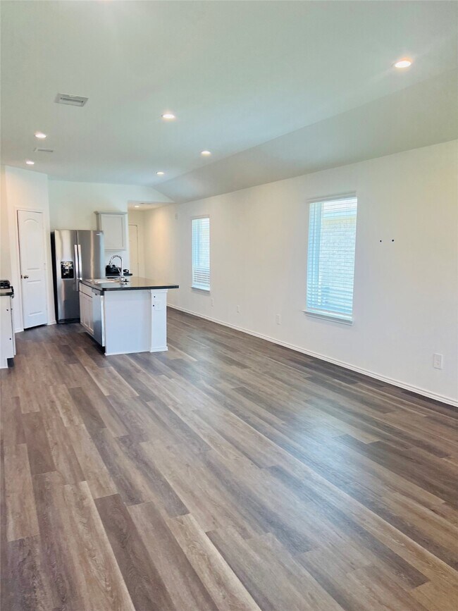 Photo - 5215 Mossdale Blf Ln