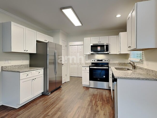 Photo - 614 Pebble Dr