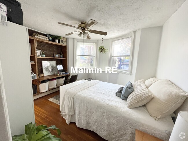 Building Photo - 748 E 4th St Unit #B Rental