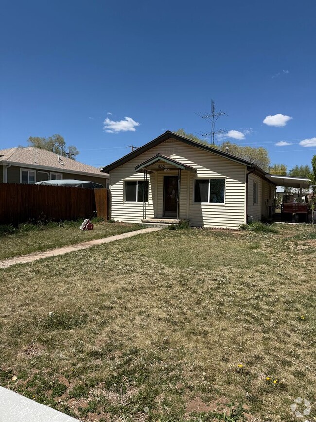 Building Photo - 2 bed 1 bath on Montezuma Rental