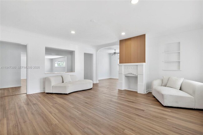 Photo - 2350 SW 26th St