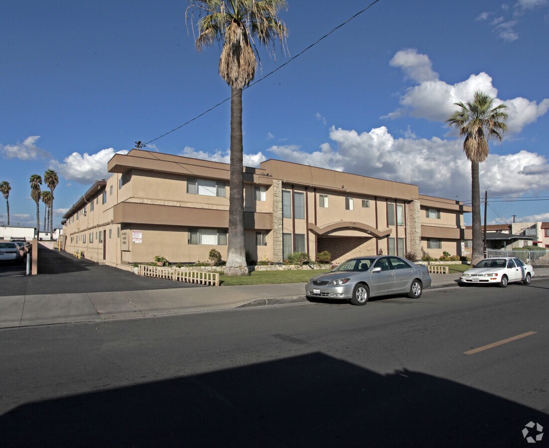 Twin Palms Apartments - Twin Palms Apartments