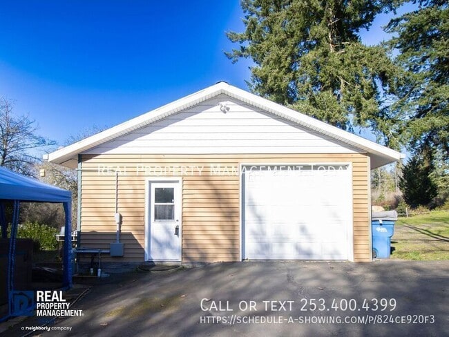 Building Photo - 9009 Randall Dr