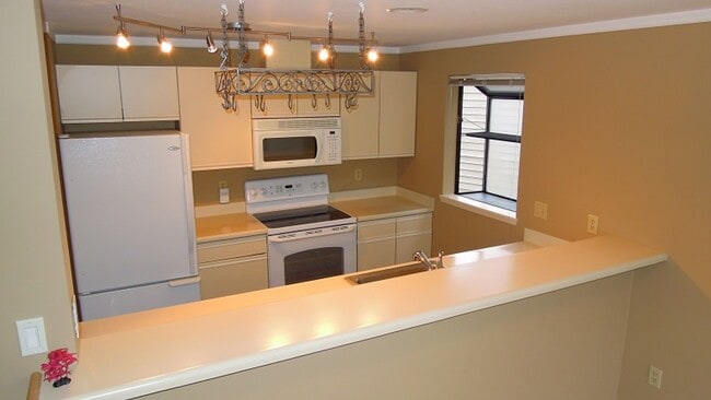 13801 Old Redmond Rd Unit C205