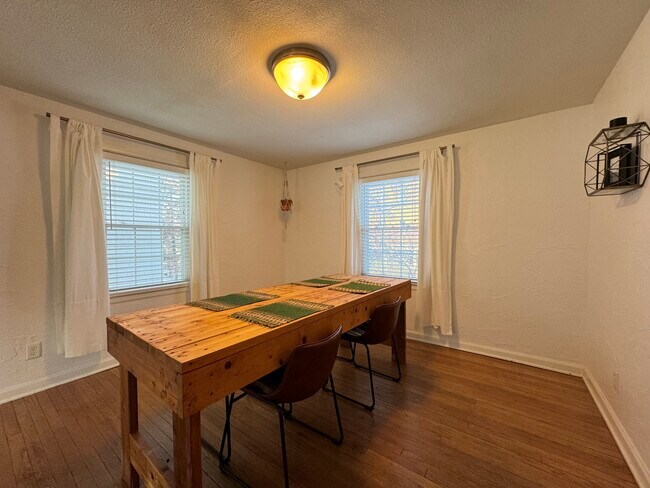 Photo - 620 E 63rd Ter