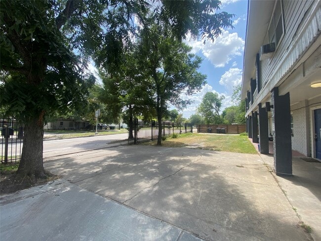 Building Photo - 5301 Collingsworth St Unit 2 Rental