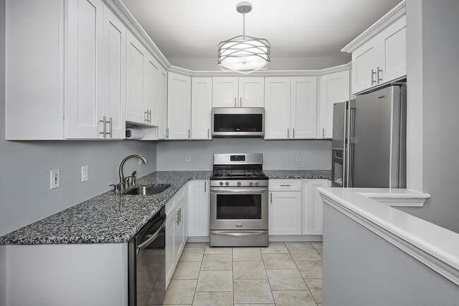 Photo - 276 Roslyn Ct