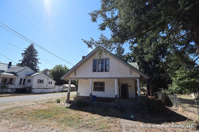Building Photo - 292 NE Alder St