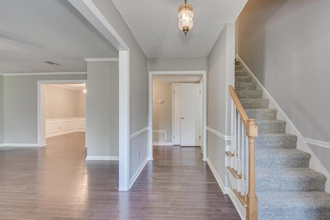 Photo - 2453 Riverlook Dr