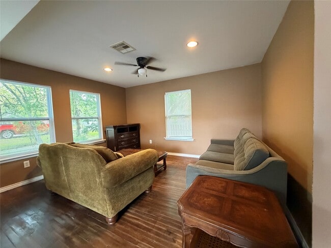Photo - 303 Magnusson Ave