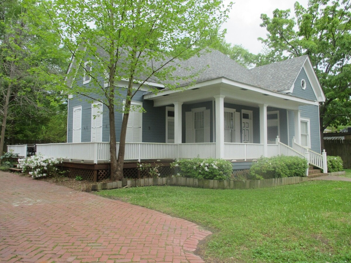 Photo - 208 E Louisiana Ave