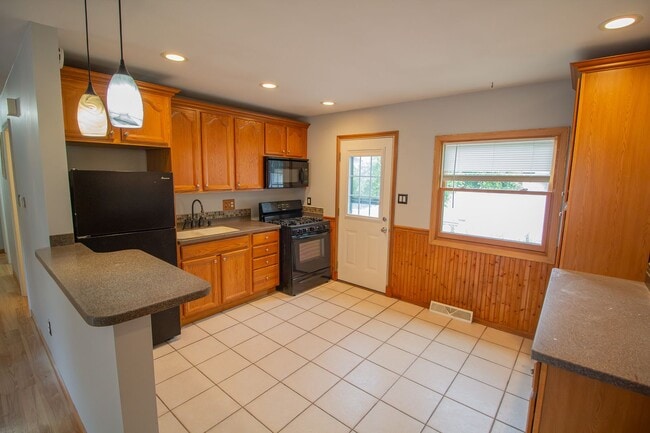 Photo - Most sought after Woodlawn area. 2BR 1BA