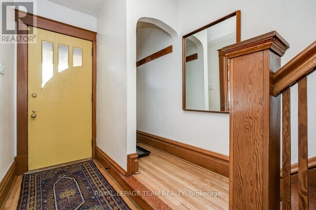 Photo - 995 Gladstone Ave