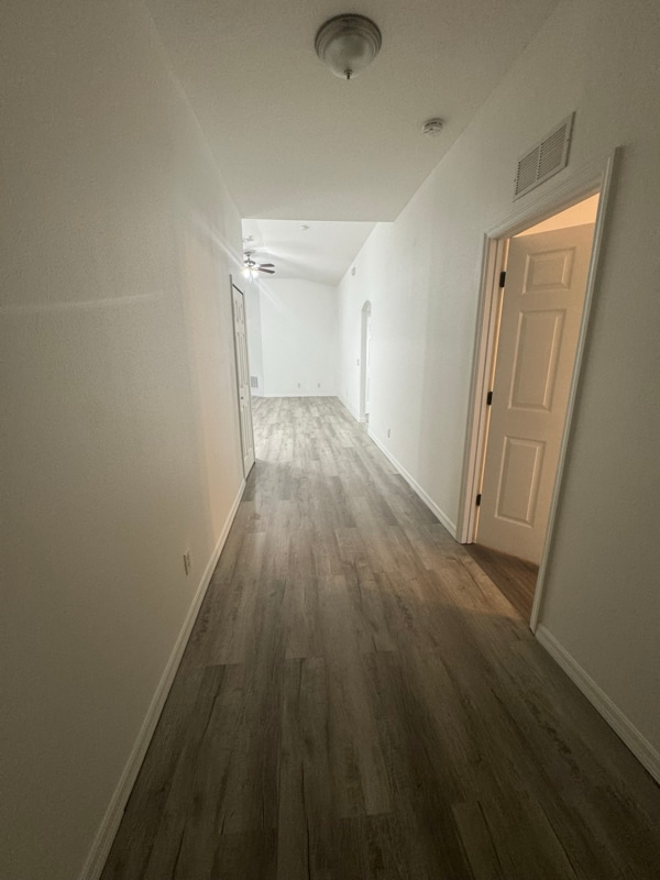 Photo - 833 Greenleaf Cir