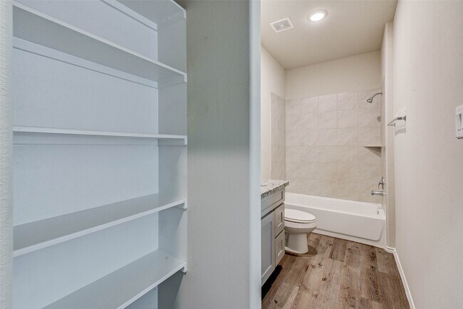 Photo - 409 E Avenue G