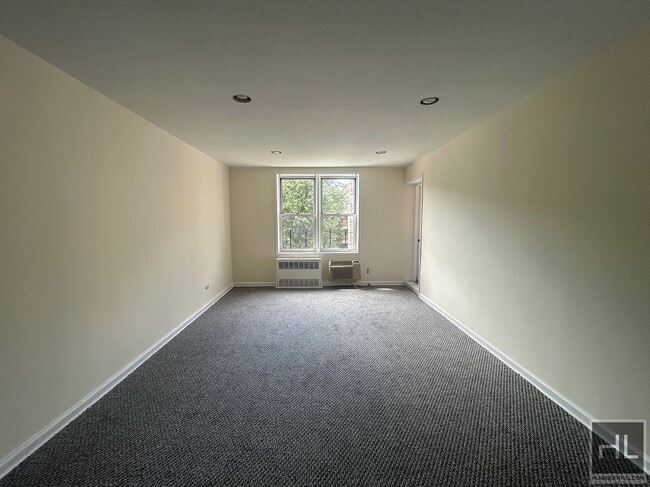 Building Photo - GRAND CENTRAL PARKWAY Rental