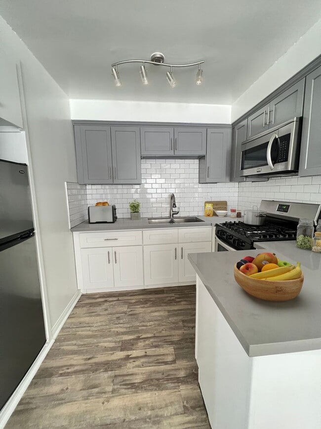 Eden Roc Apartments