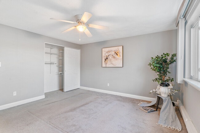 Photo - 10 Woodcrest Ct Unit 10 Woodcrest Ct.  4