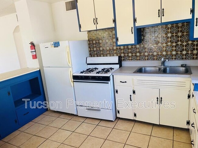 Photo - 443 E Delano St Unit 2