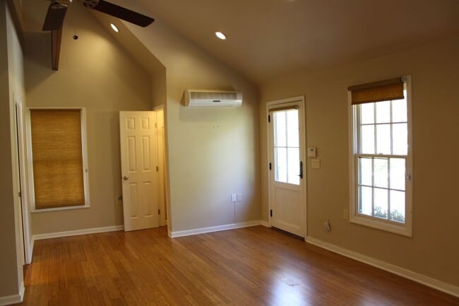 Building Photo - 1000 Longley Ave NW Unit B