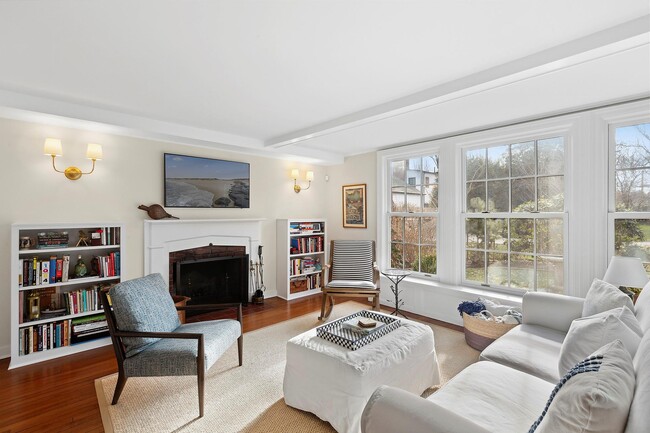 Photo - 393 Hill St
