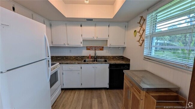 Building Photo - 2929 SE Ocean Blvd Unit K6 Rental