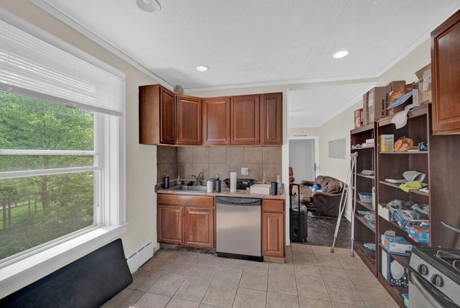 1103 Simpson St Unit House (2026-2027 Lease)