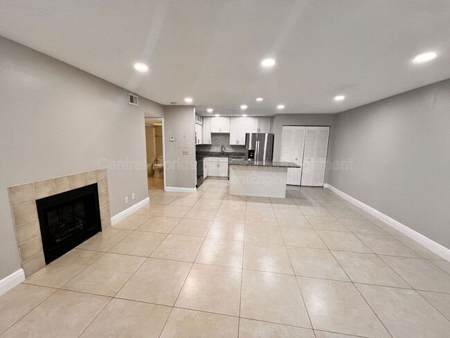 Photo - 300 Lakepointe Dr Unit 103