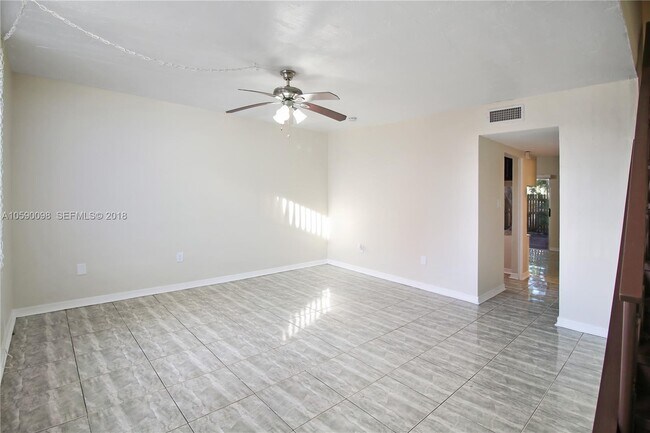 Photo - 270 NE 142nd St