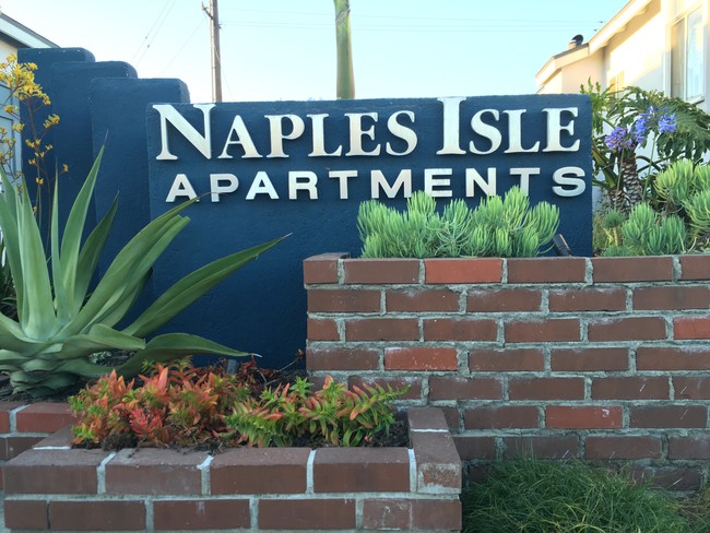 Naples Isle Apartments - Naples Isle Apartments