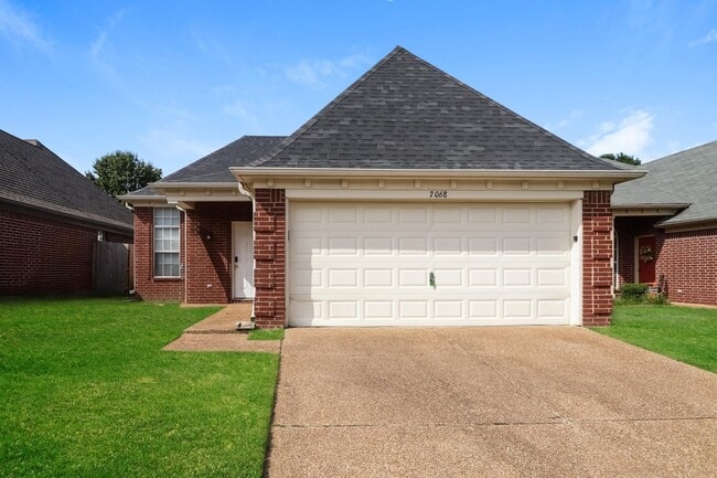 Building Photo - 7068 Kings Crown Dr