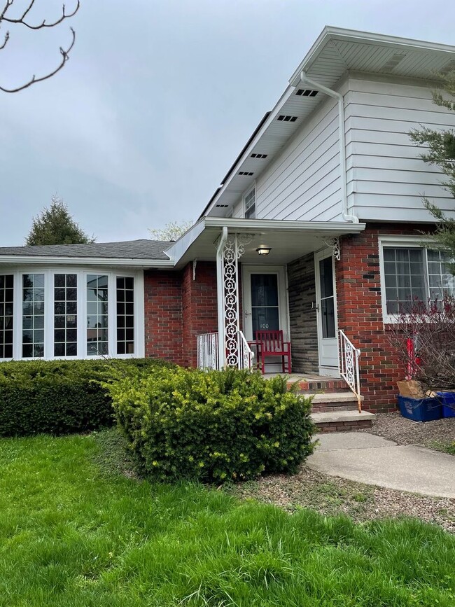 Photo - Charming 2 Bedroom, 1 bath- Lyncourt
