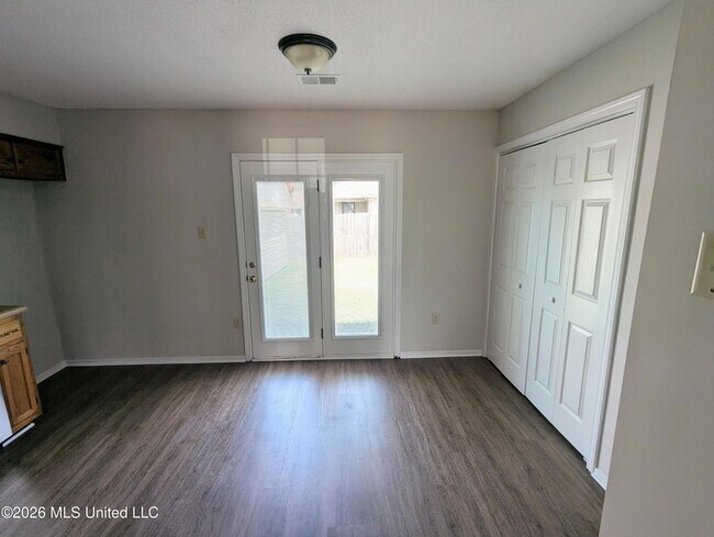 Photo - 3426 Laurelwood Dr