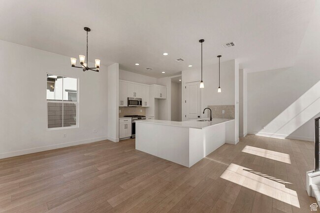 Photo - Brand New Holmes Home