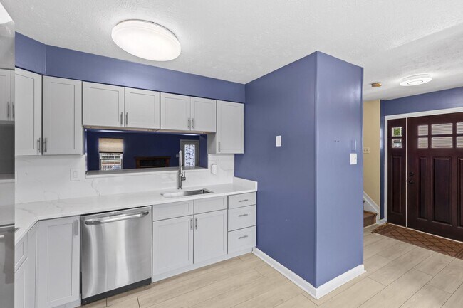 Photo - 5411 Castlestone Dr