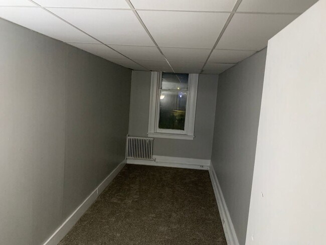 123 W Franklin St Unidad Upper Apartment