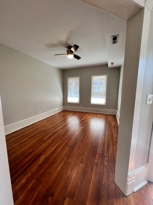 Living room - 911 Campbell Ave SW Apartments Unit A