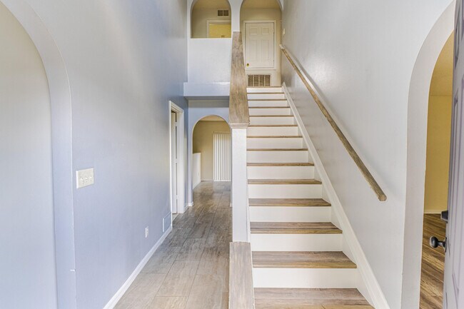 Photo - 167 SW Grove Ave