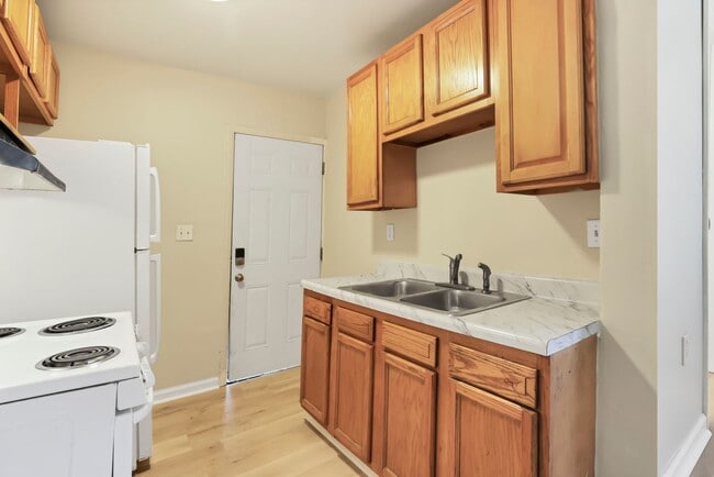 Building Photo - 347-349 1/2 E Welch Ave Unit 347 1/2