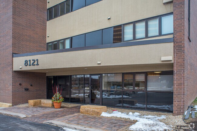 Entrance - Appletree Condominiums