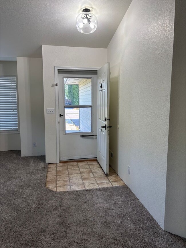Photo - 640-642 W Helen Ave