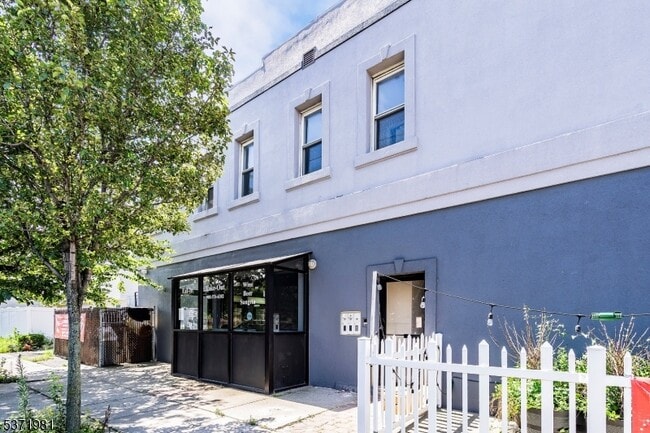 Photo - 230 Trumbull St