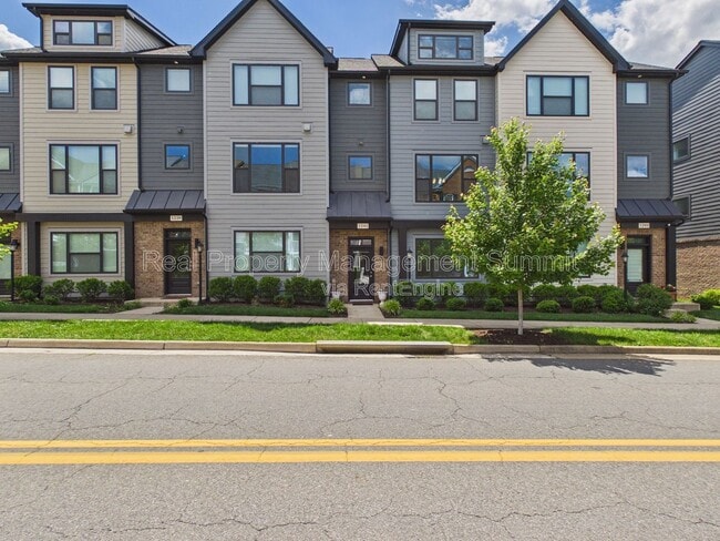 Building Photo - 1241 Old Trail Dr