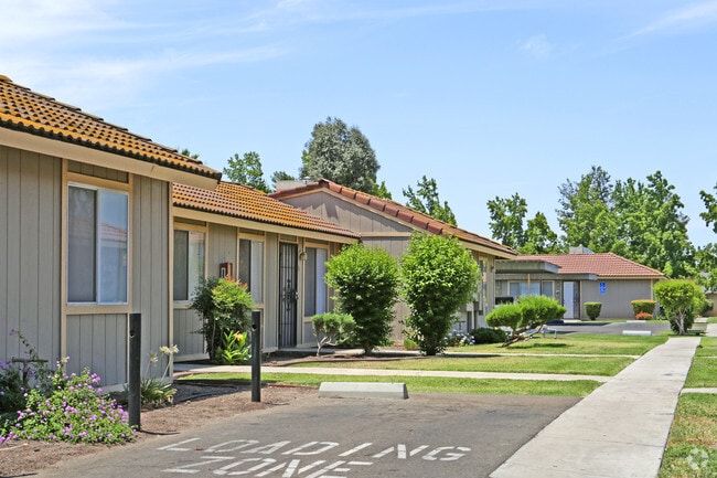 Photo - Yosemite Apartments