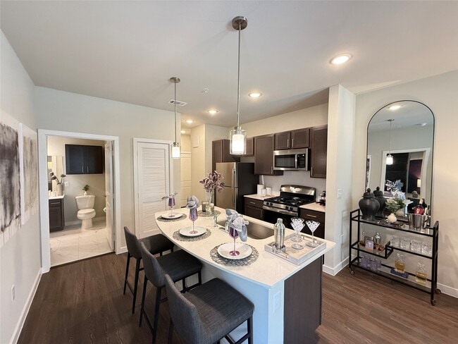 Building Photo - 2102 Antoine Dr Unit 3312 Rental