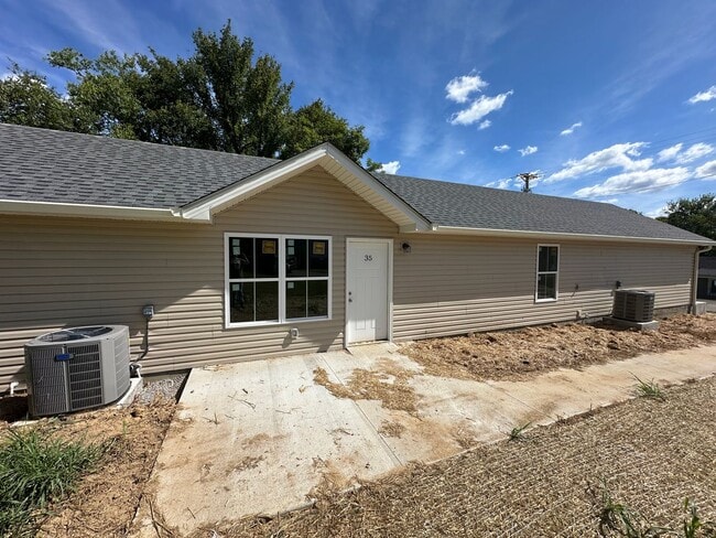 Building Photo - FOR LEASE- NEW BUILD LOCATED IN THE HEART ... Rental