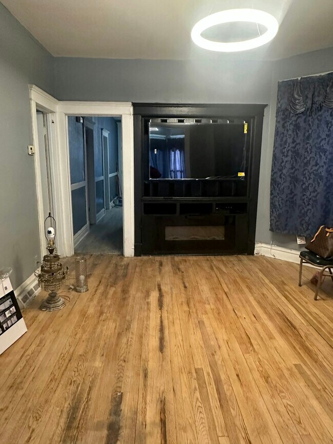 Photo - 6219 S Wood St