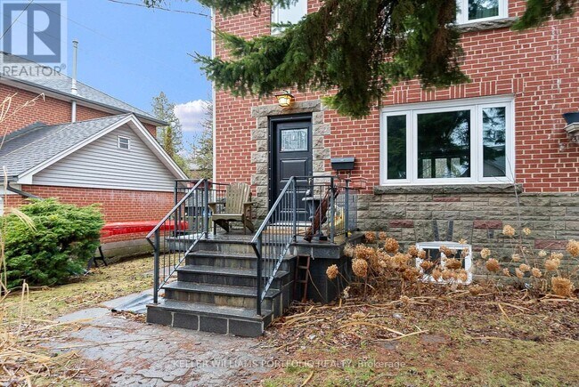 Photo - 40 Scarboro Crescent